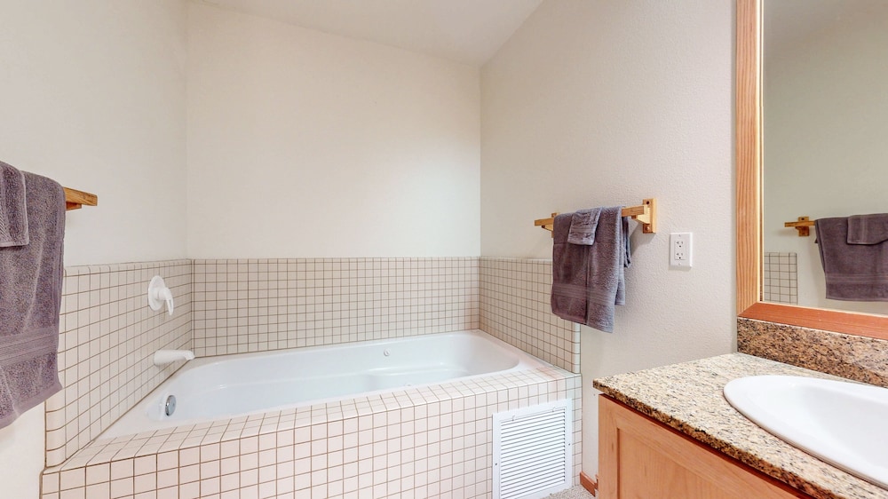 Snowcreek V #819 4 Bedroom Condo