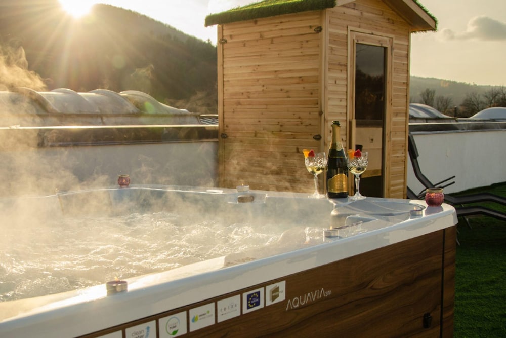 Rooftop Home With Whirlpool Sauna