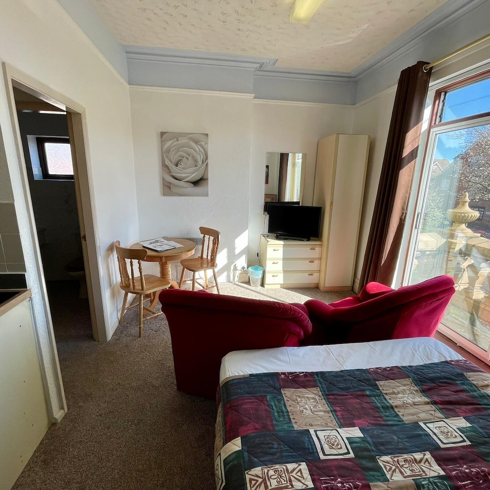 Lyndene Holiday Apartments