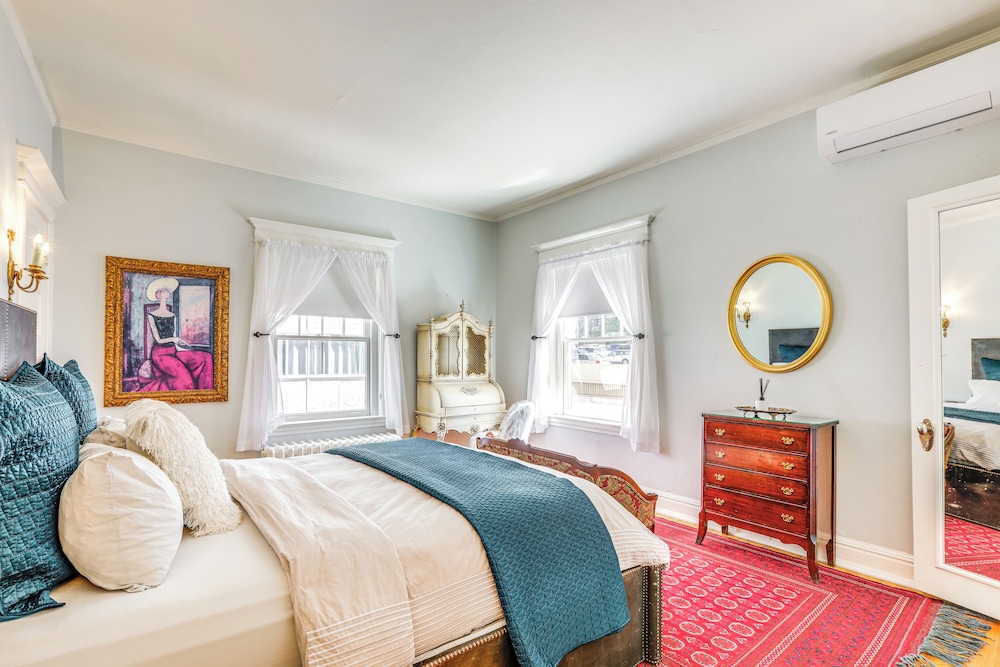 Historic French Consulate in Cap Hill w/ Yard