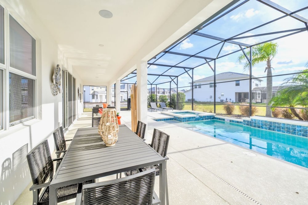 Upstay - 32 Guest Home - Pool Hot Tub and Games view 4
