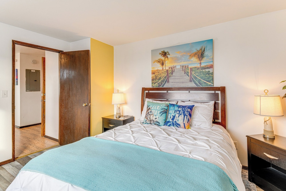 Quaint Rockaway Beach Gem: Walk to Shore!