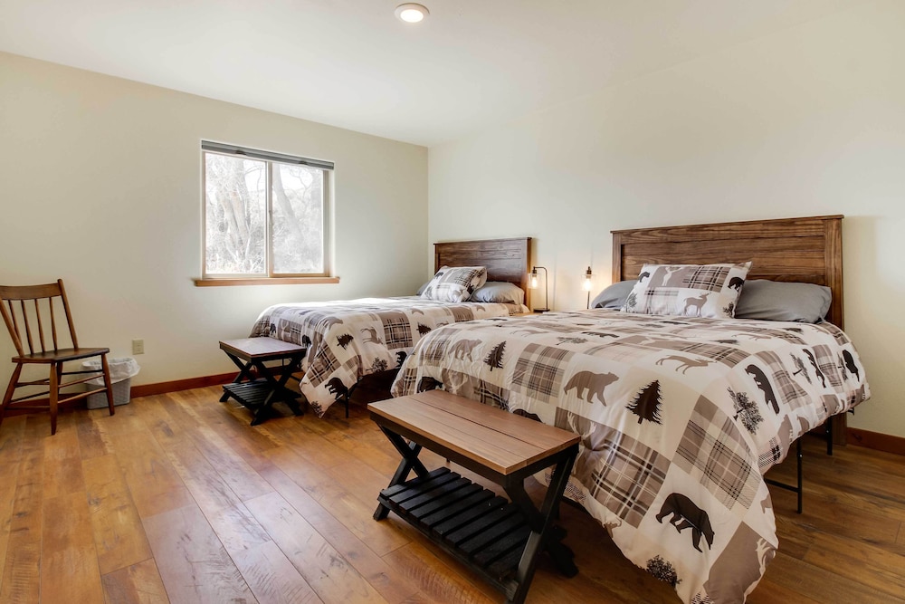 Beautiful Jefferson River Cabin w/ Mountain Views! - Property Image 25