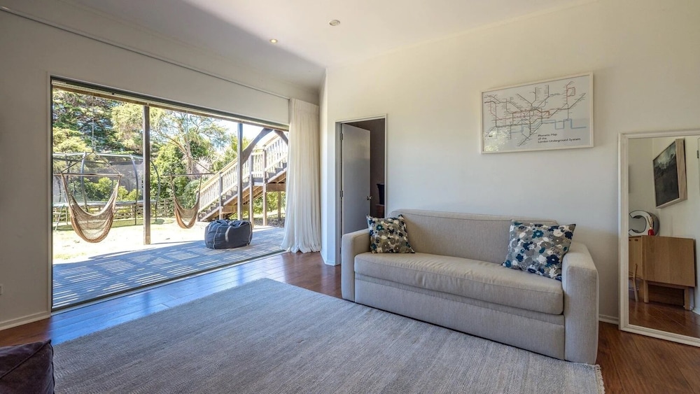 Onetangi Seaview Residence