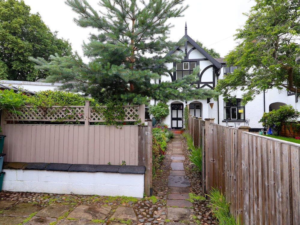 2 Ashby Place
