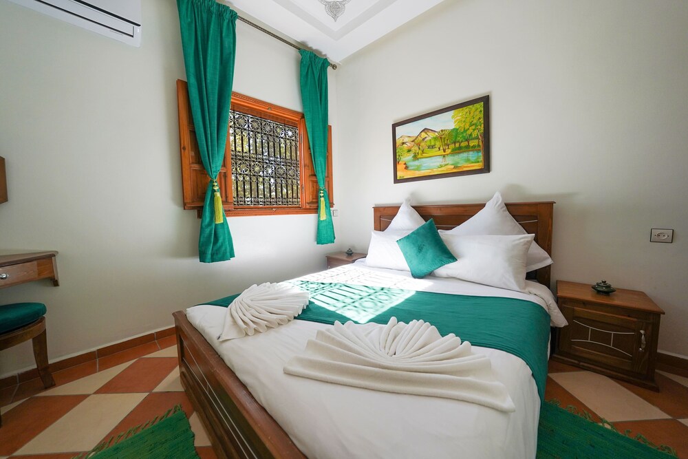 Luxurious Aghmat Villa With Private Pool and Panoramic Mountain Views