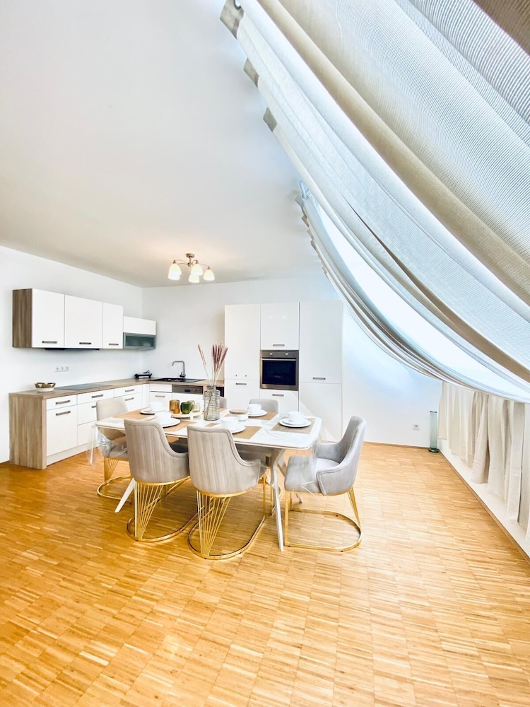 Comfy 3BR Apt With Living Room Balcony