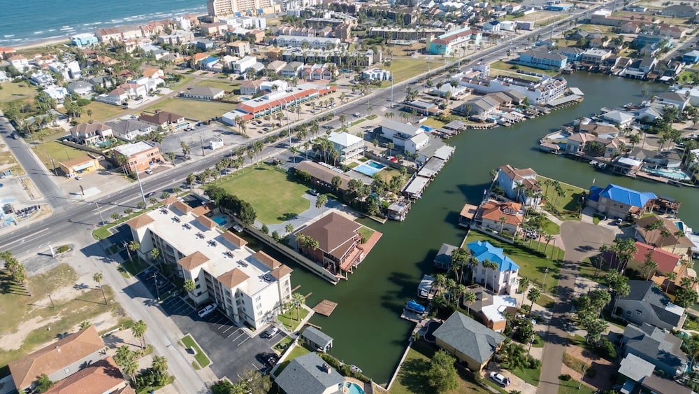 Channel Views Private Boat Slip Pool & Patio 3 Bedroom Apts