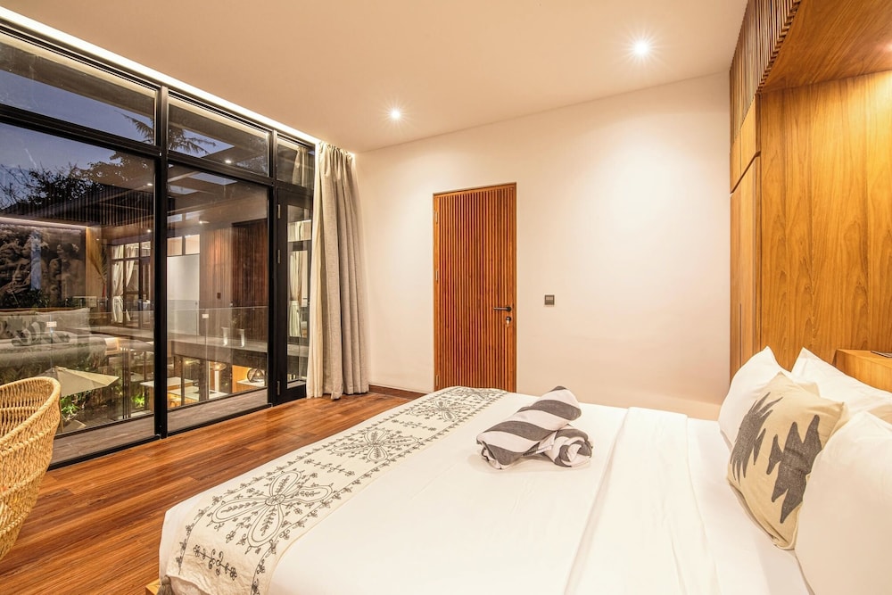 Stunning 6BR Canggu Villa 400m From the Beach