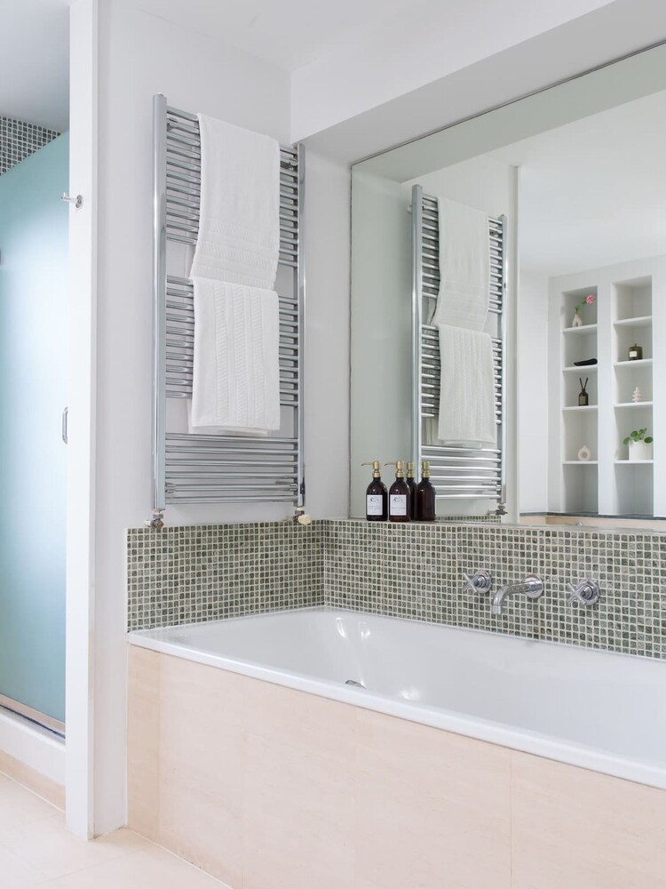 Luxury 5-bedroom Town House in Brook Green Central London