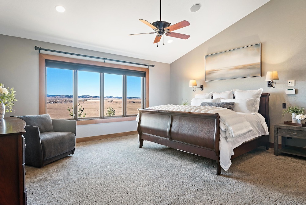 Raz Hideaway 7BR Ranch With Panoramic Mountain Views