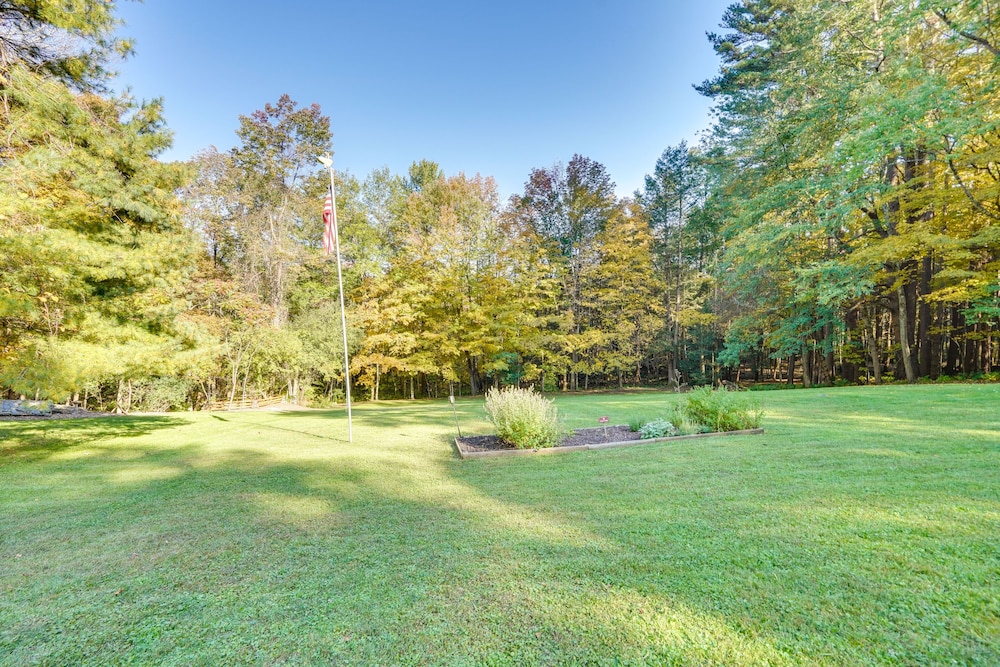 Tranquil 3 BR Stockbridge House w/ Private Deck!