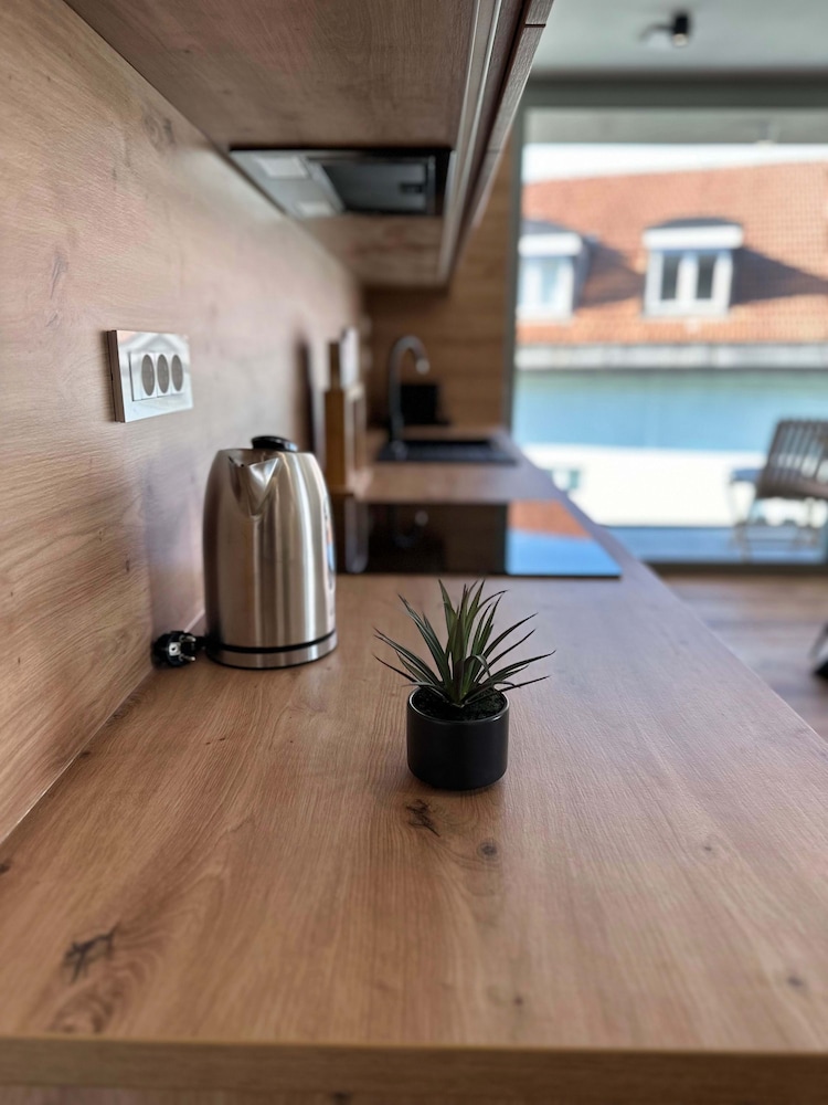 Garden Residence - Premium Downtown Apartment