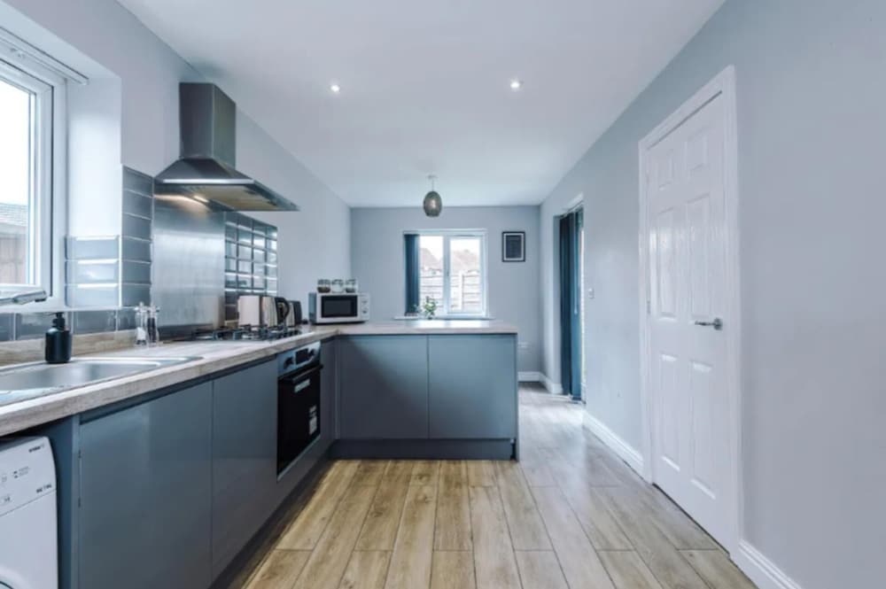 House 3 Bed Sleeps 6 -pets Ok -patio -free Parking