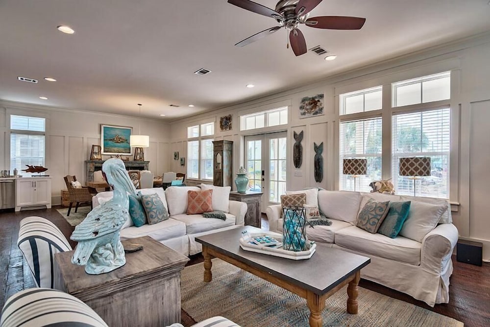 DRIFTWOOD 5 Bedroom Holiday Home by Five Star Properties