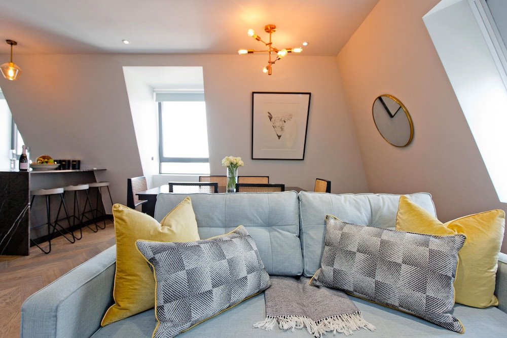2-bed Deluxe Apt 519