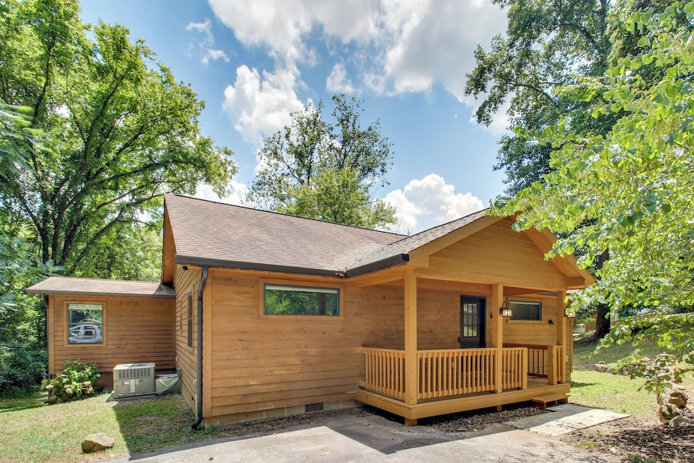 Dock & Hot Tub: Tennessee River Cabin Getaway
