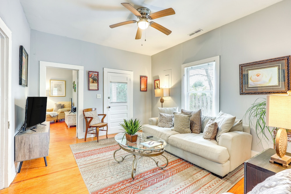 1 Mi to Dtwn Wilmington: Quiet Cottage w/ Deck