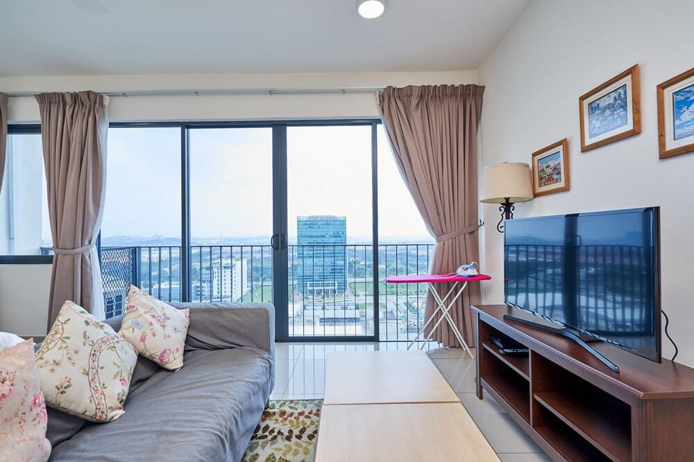 OYO Home 44001 Elegant Studio Setia Alam Trefoil photo 8