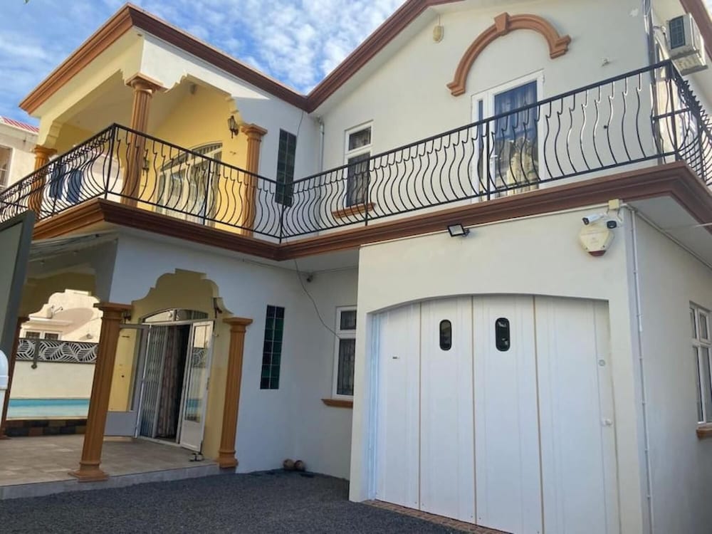 Luxury 6-bedroom Villa Near sea Flic en Flac view 2