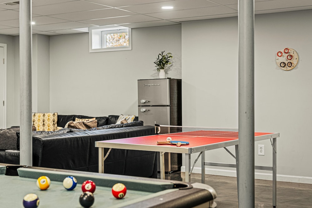 Laker s Pointe by Avantstay Lakefront Private Peninsula Hot Tub Game Room
