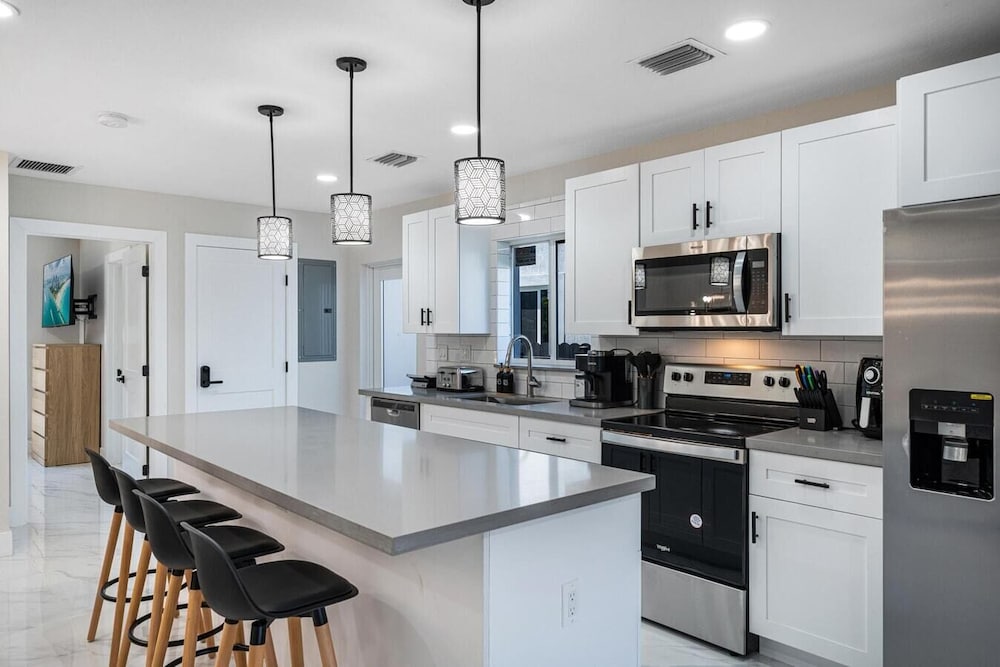 Luxurious 4BR Miami Home With Large Patio & Outdoor Space!