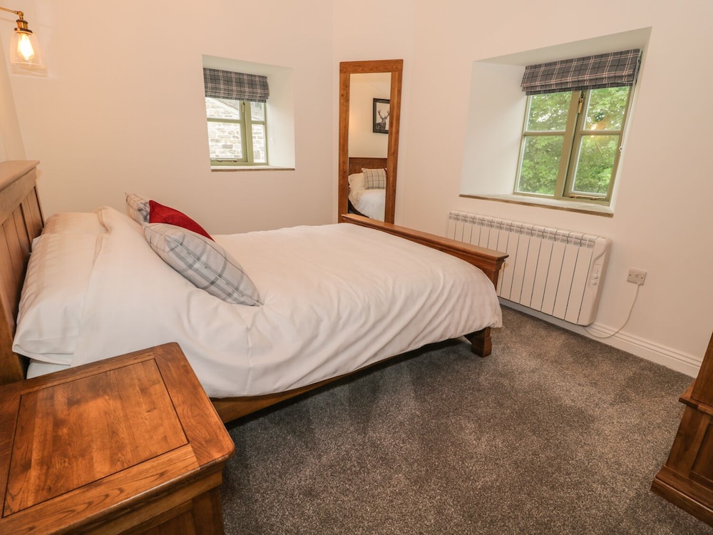 Oak Cottage view 4
