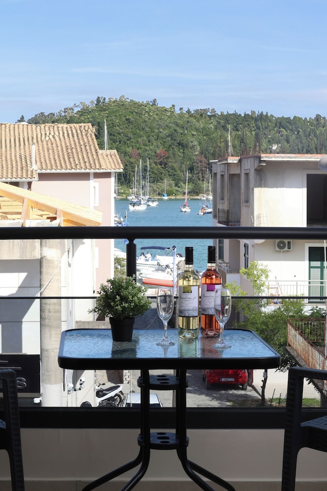 NS Apartments Nydri