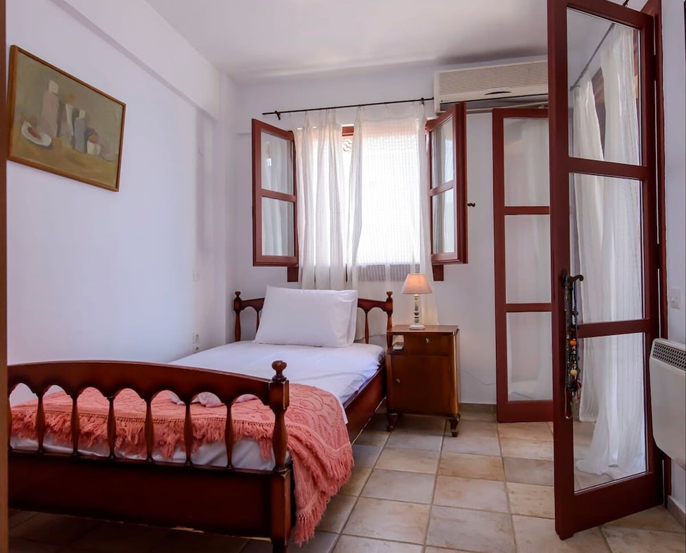 Waveside Sanctuary - Luxurious Seastone Villa