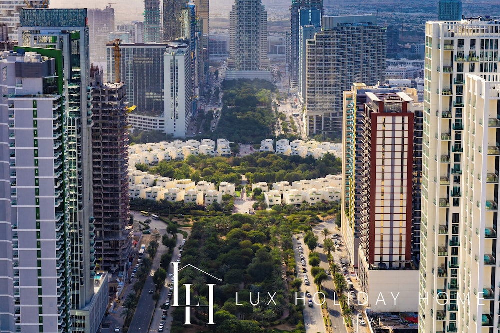 LUX The Phantom Sky Pool Suite