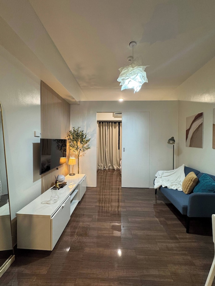 Entire Room in Makati Center With Fast Wifi