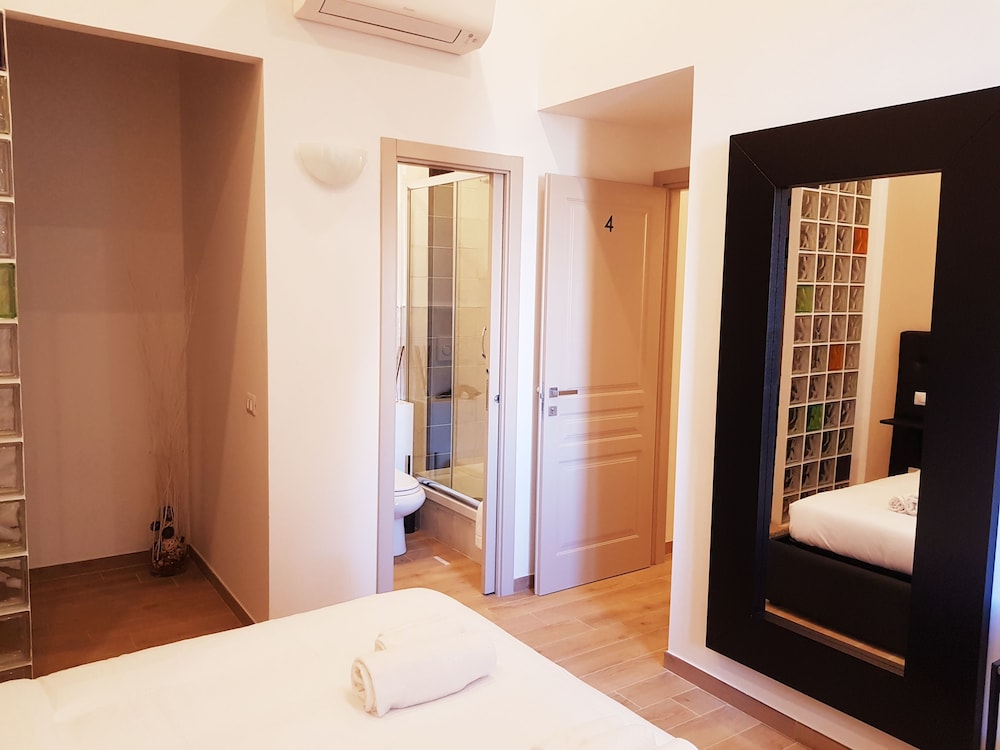 Cairoli Rooms