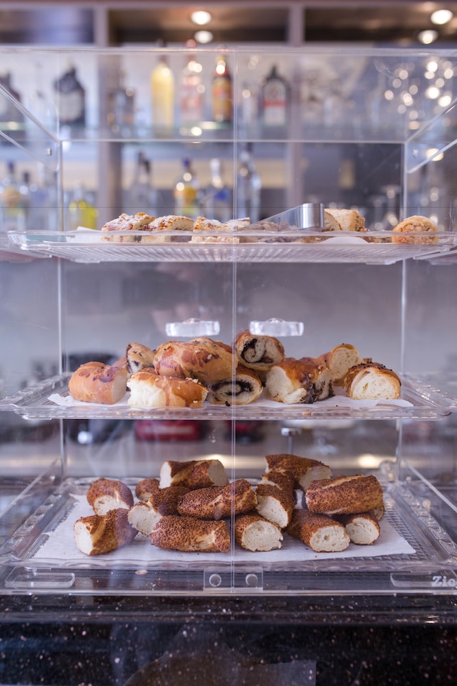 The White Orient Otel - Image 23