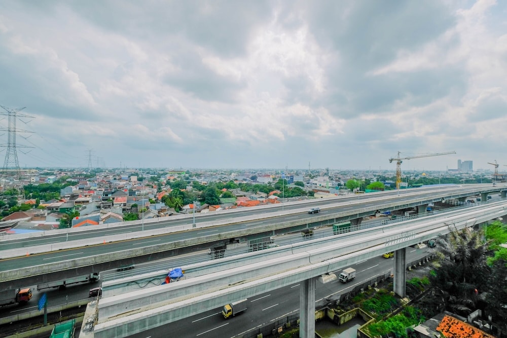 Modern And Comfy Studio Apartment Grand Dhika City, Bekasi - 11