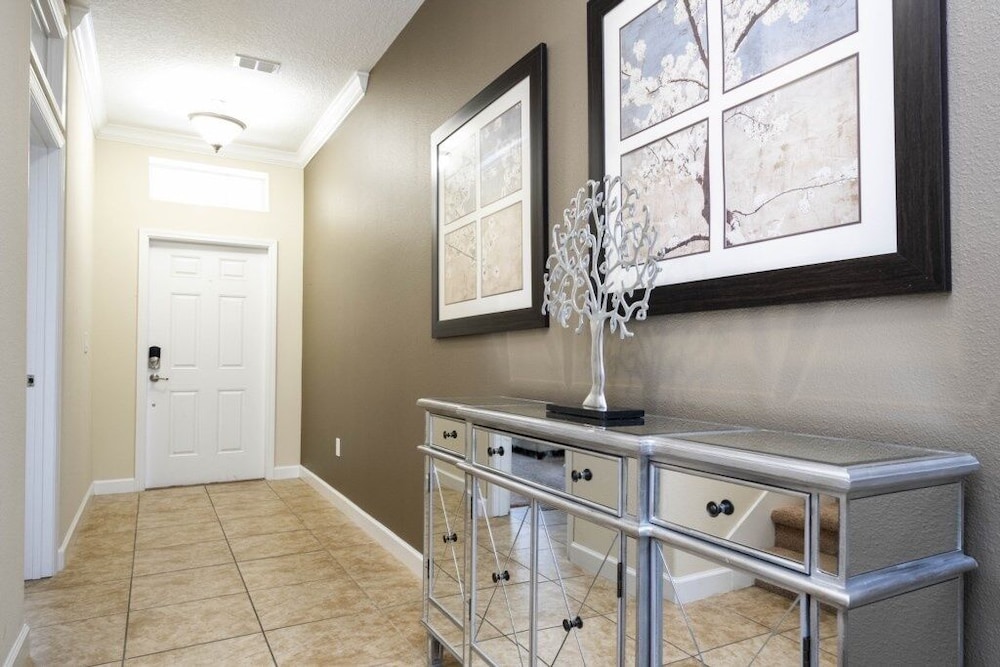 Family Pool Home Near Disney!! Modern Decor, Bbq ,resort W/ Tons Of Amenities! 6 Bedroom Home