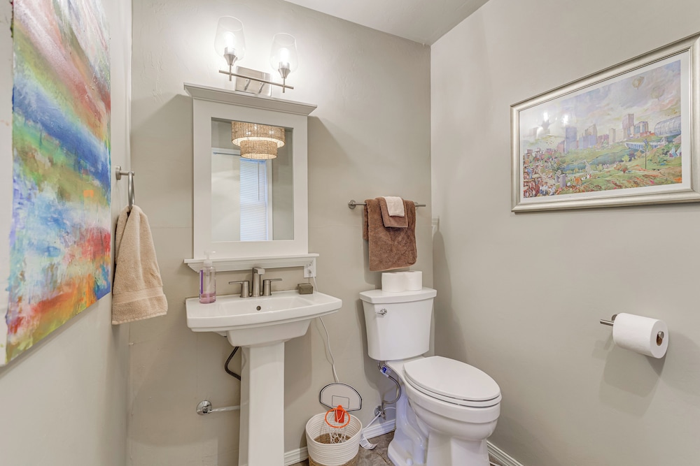 3 Mi to Dtwn Okc: Pet-friendly Paseo Gem!