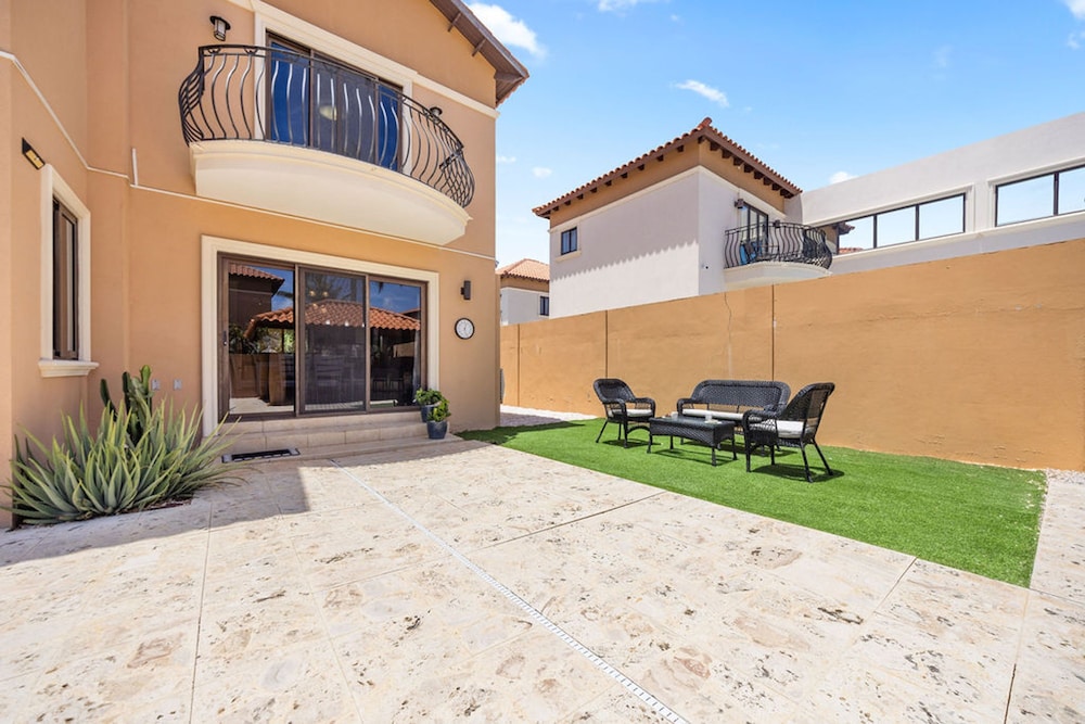 Gold Coast 4br4 5BA Villa w Privatepool Gym