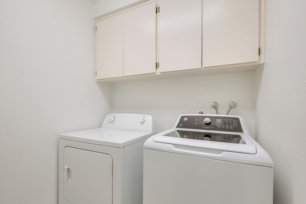 Steps to Community Pool & Spa: Palm Desert Condo!