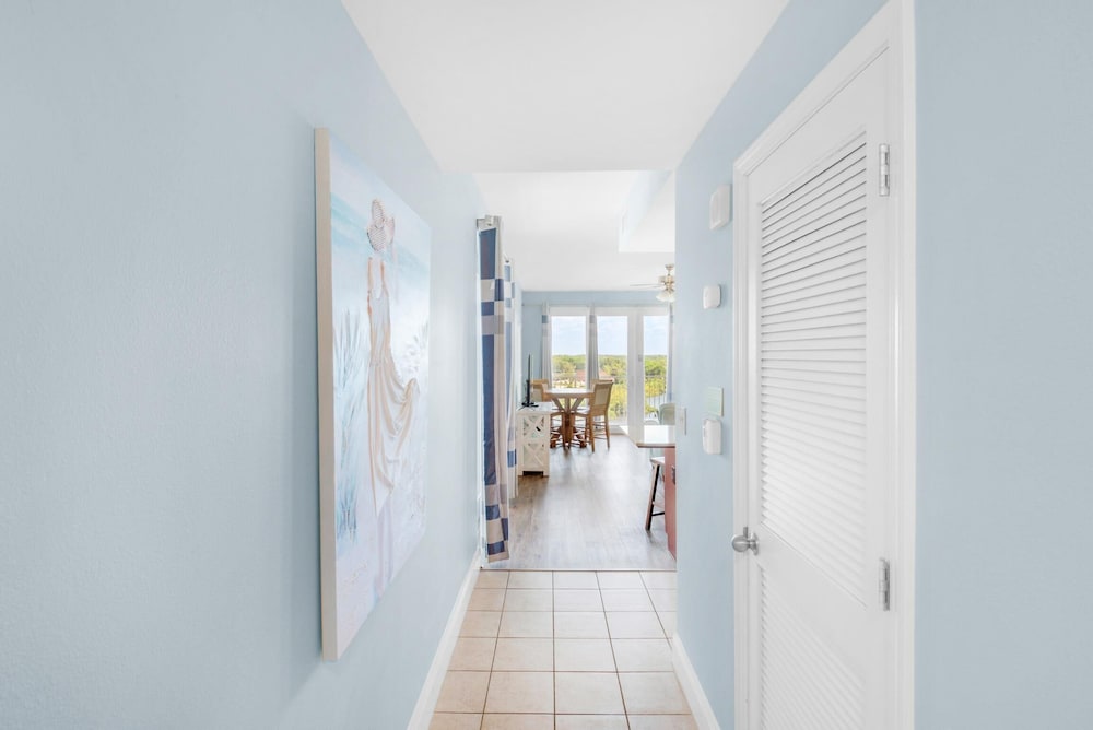 Laketown Wharf 838 view 4