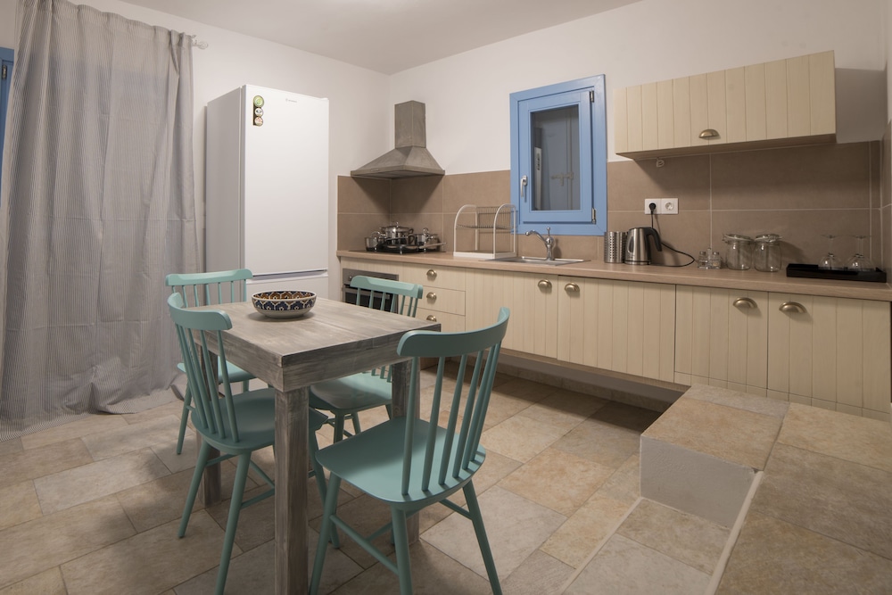 Almyra Guesthouses