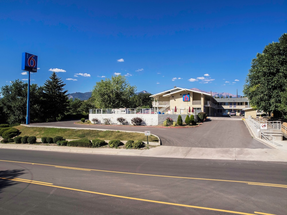 Motel 6 – Colorado Springs, CO – South/Metro Area