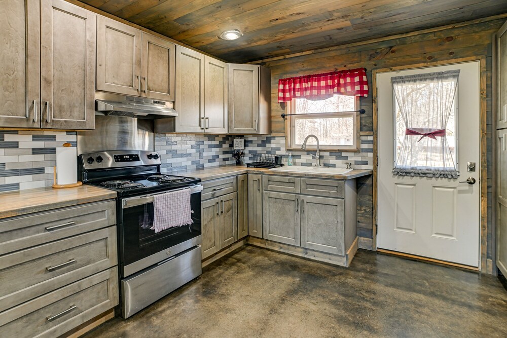 Quiet + Peaceful Vacation Rental Home in Benton! view 5