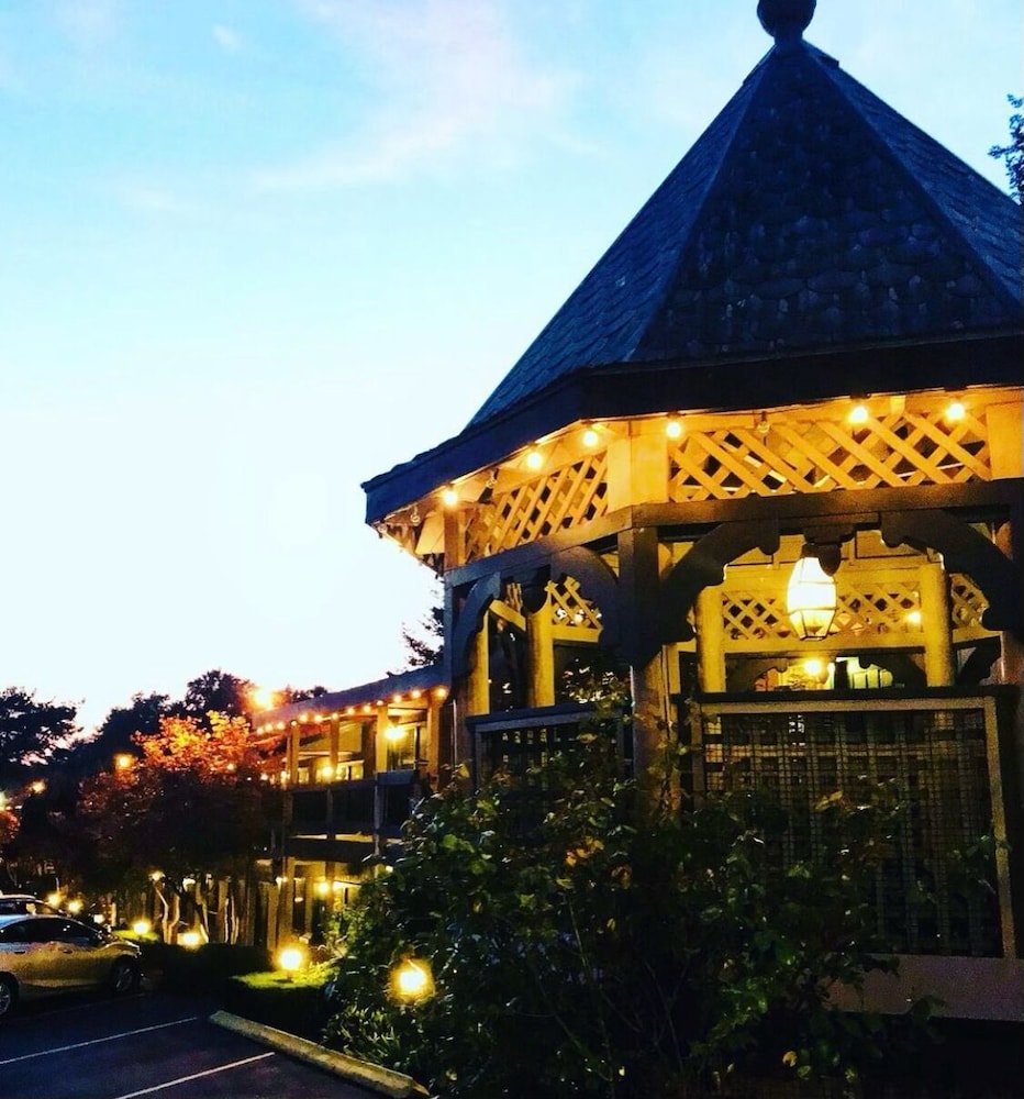Coachman Inn & Suites