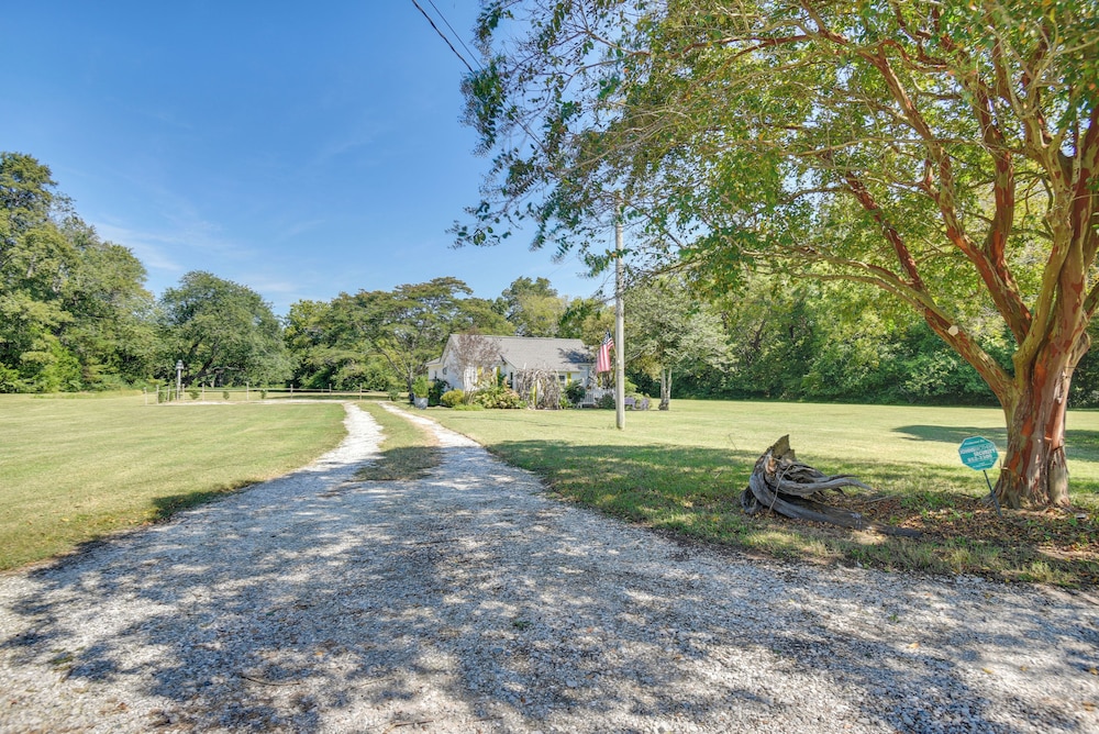 Bungalow w/ Large Yard: 8 Mi to Cape Charles Beach