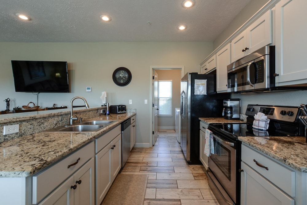 The Splendor @ Stonebridge D - Onsite Fishing - Close to SDC view 4