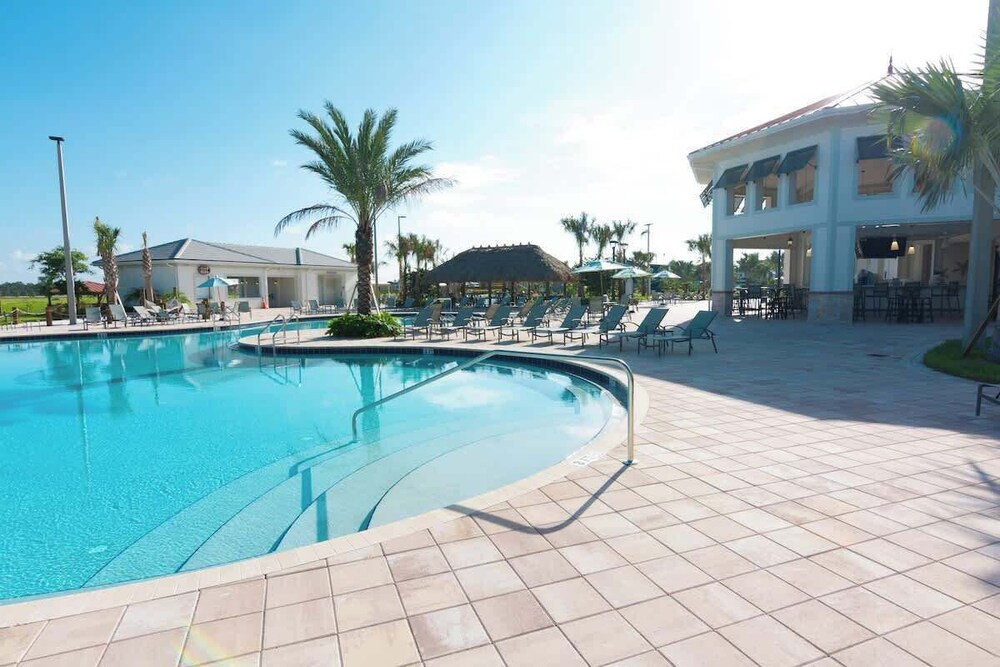 Themed 7bedroom and Pool 18 Guests