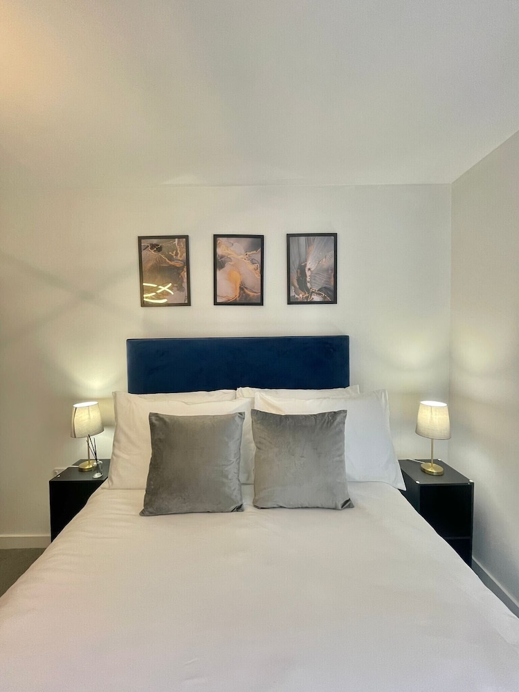 Bed2bathroom - 10minutes From Citycentre & Quays view 2