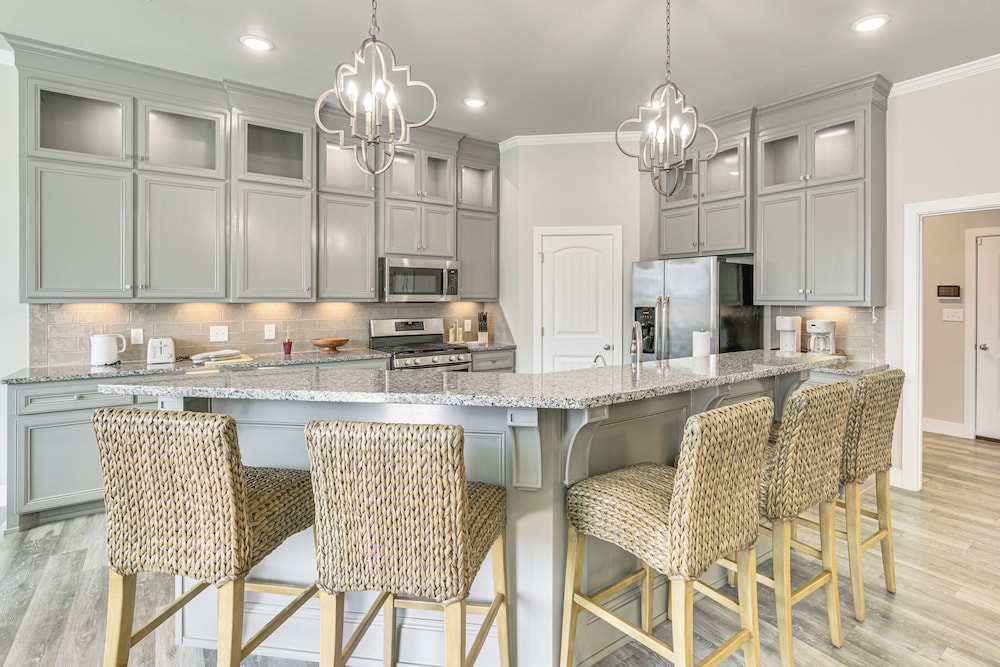 8 Mi to Texas Tech: Spacious Lubbock Home