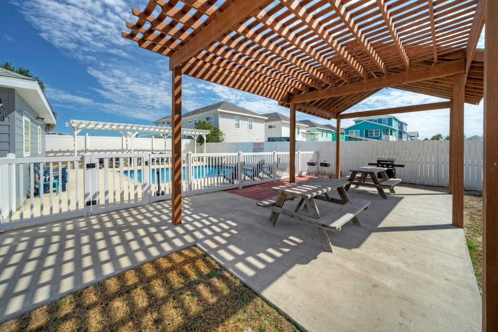 Costa Bahia Full Bldg Pool, Beach, Sleeps 100
