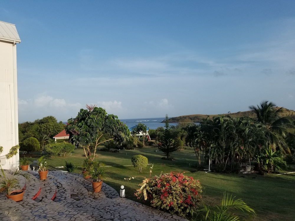 Savannes Bay Garden Inn